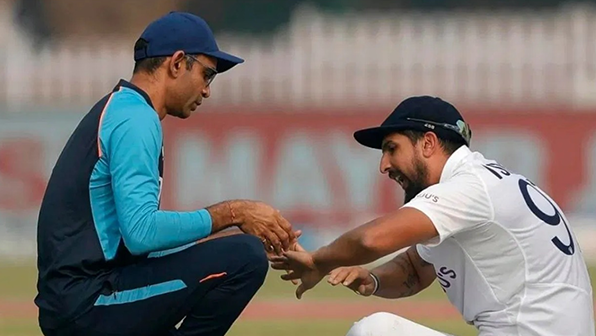 DR Nitin Patel With Indian Player