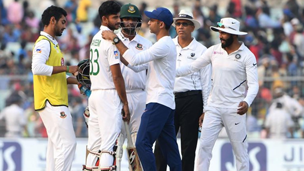 DR Nitin Patel With Indian Player