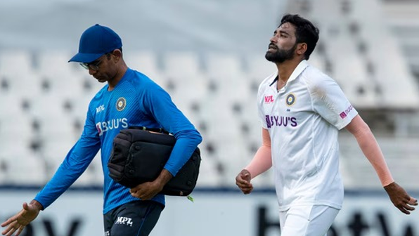 DR Nitin Patel With Indian Player