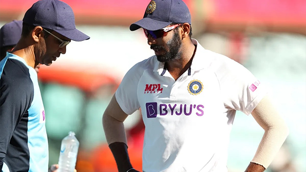 DR Nitin Patel With Indian Player