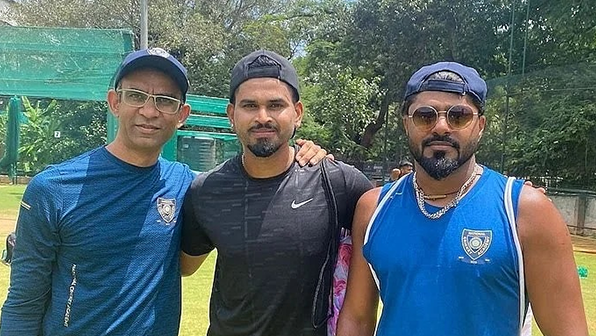 DR Nitin Patel With Indian Player